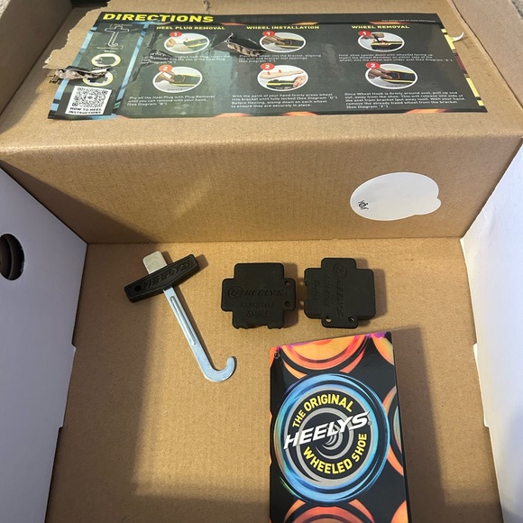 Heelys Black and White with Red accents - Picture 4 of 5